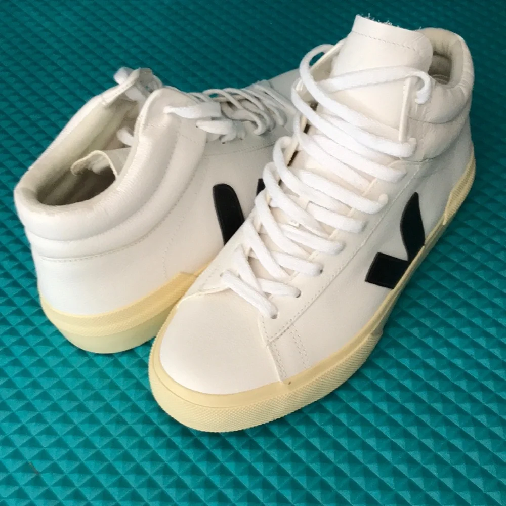 NEW - VEJA Minotaur High Top Sneaker Extra-White/Black Butter | 9